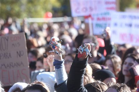 Manifestazione A Milano Oggi 25 Novembre Slogan In Largo Cairoli Il