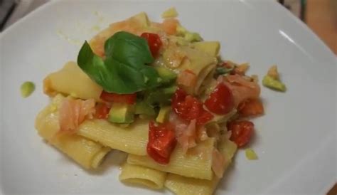 Pasta Con Salmone Affumicato E Avocado La Ricetta Fresca E Gustosissima