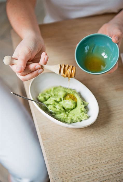 Diy Beaut Faire Un Masque Hydratant L Avocat Et Au Miel Marie Claire