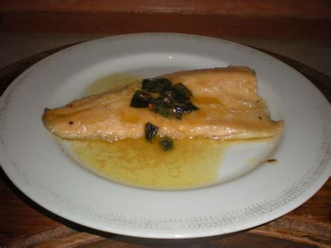 Filetto Di Trota Salmonata Al Vino Bianco E Salvia Ricetta Ricette