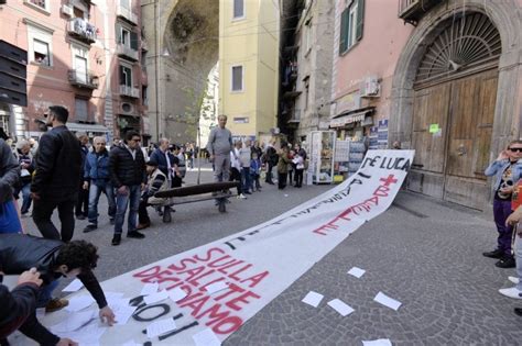 Rione Sanit Proteste Contro La Chiusura Dell Ospedale San Gennaro