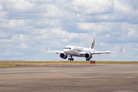 Fluxo De Passageiros No Aeroporto Internacional De Foz Do Igua U