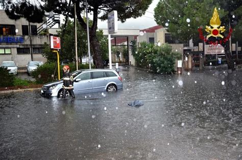 Forte Maltempo In Sicilia Allagamenti E Isole Irraggiungibili Video