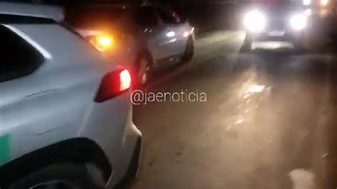 Colisão envolvendo dois carros e uma moto deixa homem ferido em