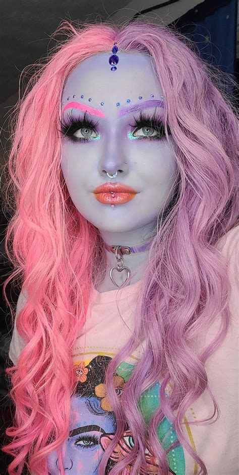 Pin By Lizzie Mcelwee On Clothing Alien Halloween Makeup Alien