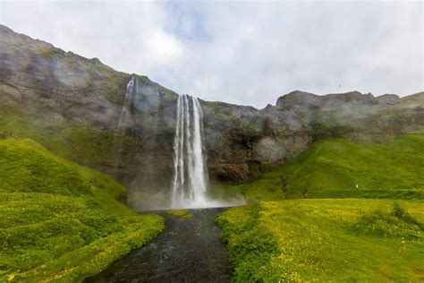 4k Skogafoss Iceland Waterfalls Crag Moss Hd Wallpaper