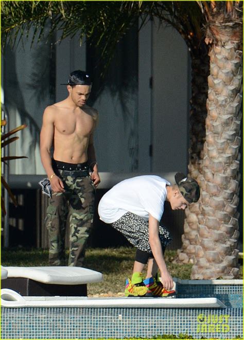 Justin Bieber Shirtless Underwear Clad In Miami Photo 527508