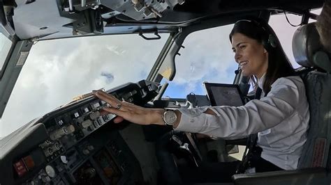 Beautiful Female Pilot Take Off And Landing Her Boeing B737-800 | Cockpit View | GoPro | Female ...