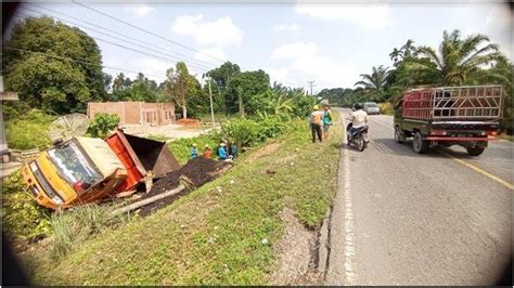 Kecelakaan Di Jalinsum Muratara Desa Karang Waru Truk Batubara Masuk