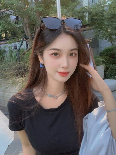 Sexy Blonde Busty Milf Number Skip The Games