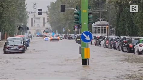 Violento Temporale Su Milano Esonda Il Seveso Le Strade Come Fiumi