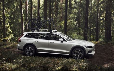 How Much Does A Fully Loaded 2022 Volvo V60 Cross Country Cost