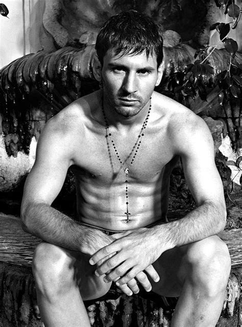 Messi Posa De Cueca Para Dolce Gabbana