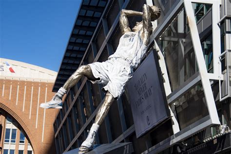 Mavs unveil Nowitzki statue before Christmas game vs. Lakers – Metro US