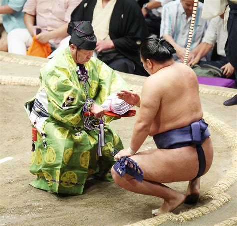 朝乃山、大関豊昇龍に敗れ大関戦3連敗 4年半ぶりの4連敗の屈辱で2勝4敗に 大相撲写真ニュース 日刊スポーツ