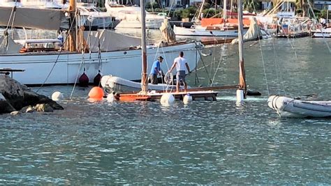 Barca A Vela Affonda Nel Porto Turistico Di Casamicciola Il Dispari