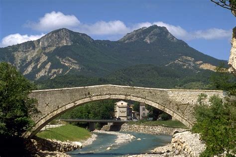 Castellane visit, photos, travel info and hotels, by Provence Beyond