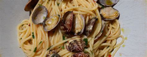 how to pronounce alle vongole