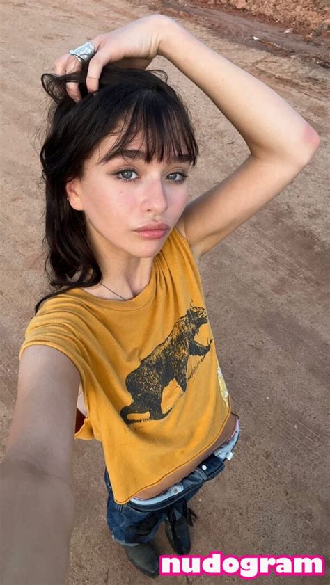 Malina Weissman Malinaweissman Nude Leaks Onlyfans Photo