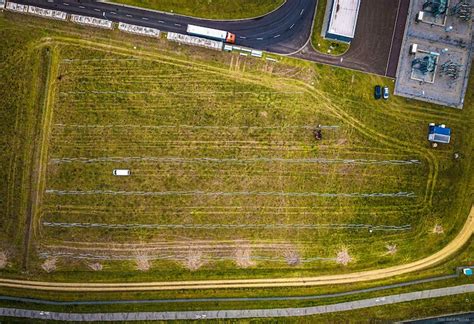 Volkswagen Poznań buduje farmę fotowoltaiczną na terenie jednego z