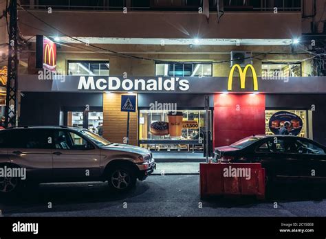 Mcdonalds Logo Arabic Hi Res Stock Photography And Images Alamy