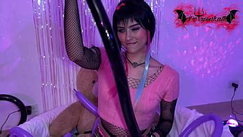 Emo Girl Plays Hot With Balloons XNXX