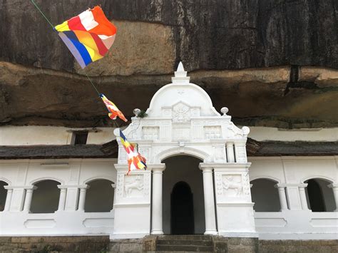 Experiencing Buddhism in the Heart of Sri Lanka - Miss Filatelista