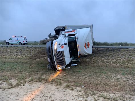 Reportan volcadura de tráiler en autopista a Reynosa