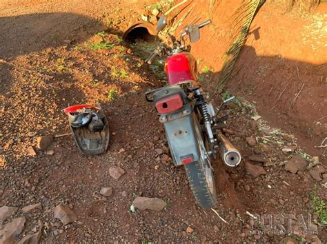 Motociclista tenta fugir da polícia cai e é preso por direção perigosa