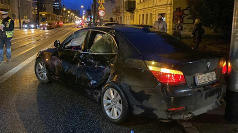 Utrudnienia Na Piotrkowskiej W Odzi Kierowca Bmw Chcia Zawr Ci Ale