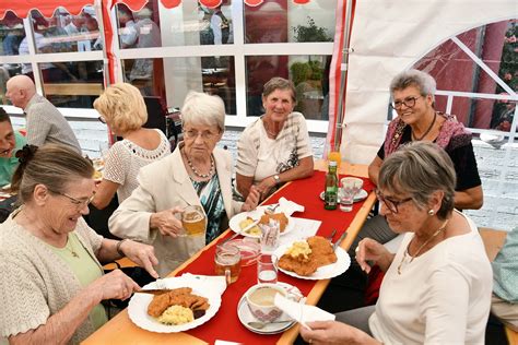 Marktgemeinde Wei Kirchen Sparverein Cafellisch Lud Zum Fr Hschoppen