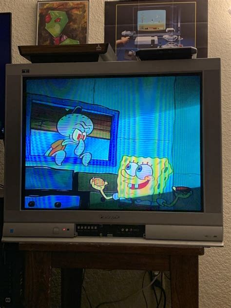 Watching Old spongebob episodes on and Old CRT, the way it was always ...