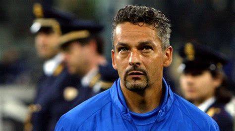 Roberto Baggio Il Teaser Poster Del Film Netflix Il Divin Codino