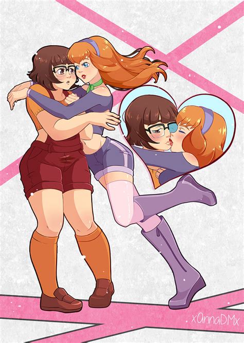 Scooby Doo Velma And Daphne Kiss