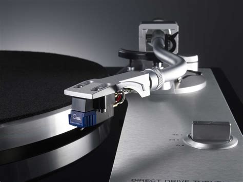 Teac TN 4D draaitafel met ultrastabiele direct drive motor