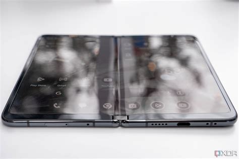 Does the Google Pixel Fold unfold flat?