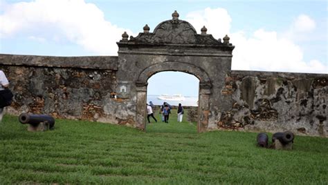 Fortaleza De Santa Bárbara Una Ciudad Histórica En Trujillo