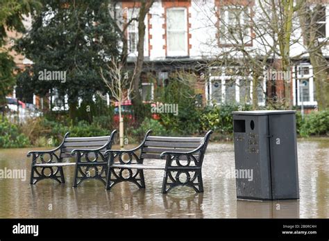 flooding in queens park loughborough leicestershire Stock Photo - Alamy