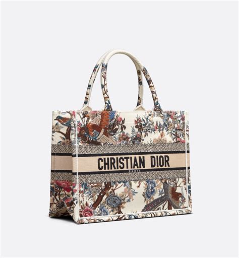 Dior トートバッグ｜ Dior Book Tote （ ディオール ブックトート）｜ Dior （ディオール）公式ブティック