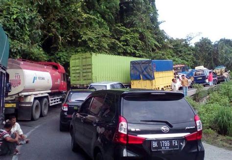 Malam Imlek 2023 Jalur Wisata Medan Berastagi Puluhan Kilometer