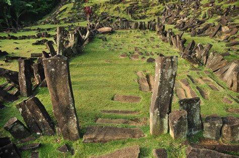 Gunung Padang Dari Jawa Barat Piramida Tertua Di Dunia