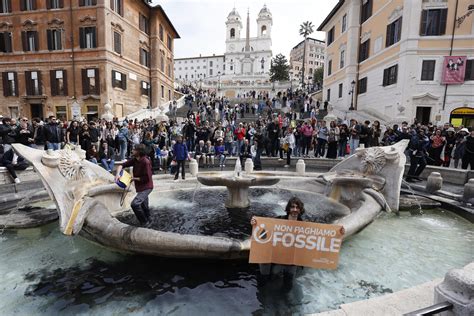 Ultima Generazione Sfida Il Governo Sul Reato Di Imbrattamento Non Ci