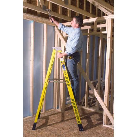 Werner 6 Ft Type IAA Fiberglas Step Ladder Armlis