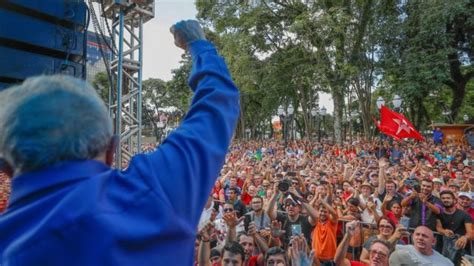 Ap S Tiros E Sob Tens O Lula Encerra Caravana Em Curitiba Horas Depois