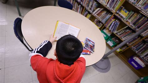 中国儿童读物脏话连篇 引发批评 儿童书籍 北京少年儿童出版社 孩子 新唐人电视台