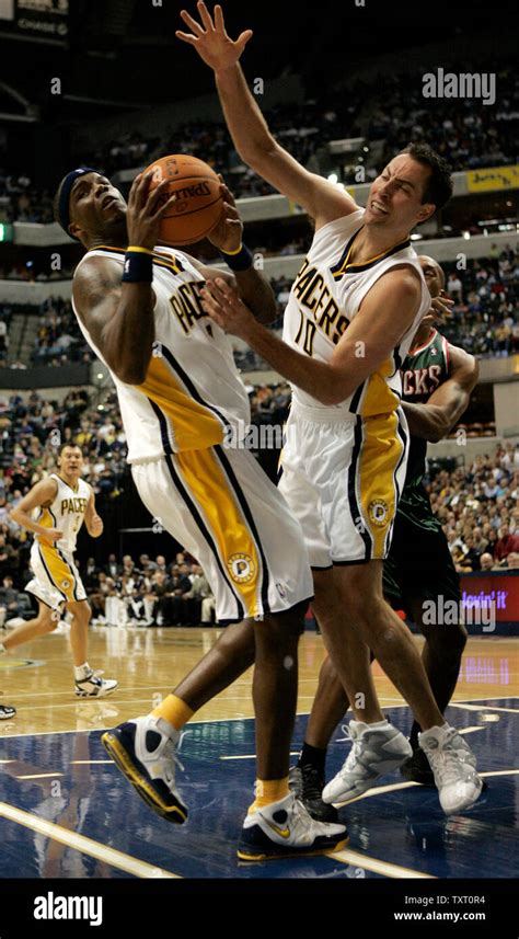 Indiana pacers jermaine oneal hi-res stock photography and images - Alamy