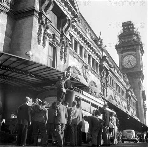 Le D Part Des Parisiens En Vacances Gare De Lyon Photo L Illustration