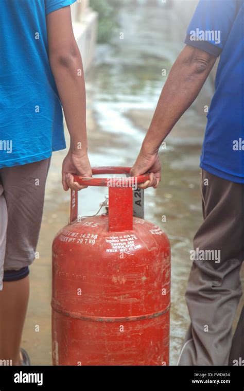 Cooking Gas Cylinder High Resolution Stock Photography And Images Alamy