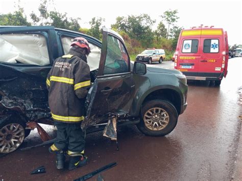 Grave acidente entre caminhonetes é registrado entre Ituiutaba e Bastos