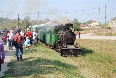 Poftiți în vagoane la o ultimă plimbare cu mocănița prin Țara